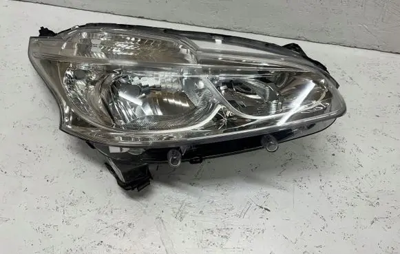 Peugeot 208 Headlight/headlamp