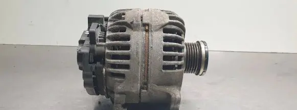 Audi A1 Generator/alternator 03C903025F 0124525200