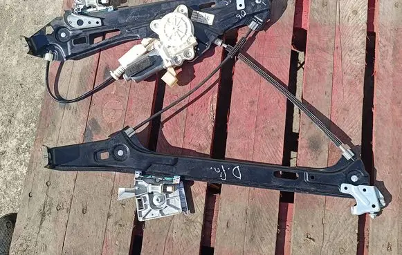 Mercedes-Benz CLS C219 Front door window regulator with motor A2197201046 9803984