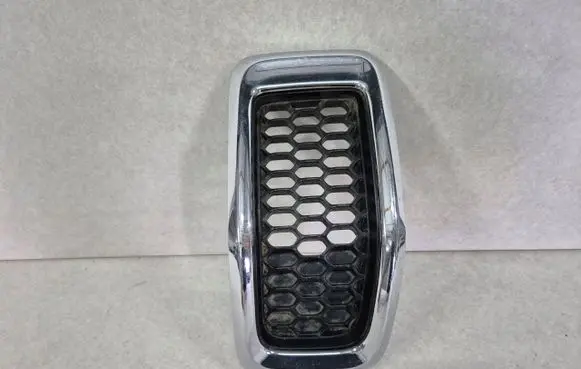 Jeep Cherokee Front bumper upper radiator grill 68138335AA