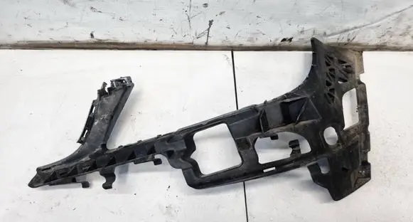 Mercedes-Benz C AMG W204 Front bumper mounting bracket A2048850765