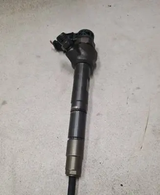 Volkswagen Tiguan Fuel injector 03L130277Q 0445110647
