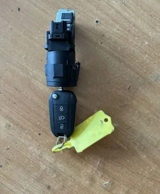 Peugeot 208 Ignition lock 9663123380