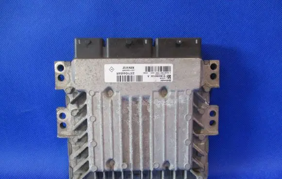 Dacia Duster Engine control unit/module 237104454R S180095134A 237102259R