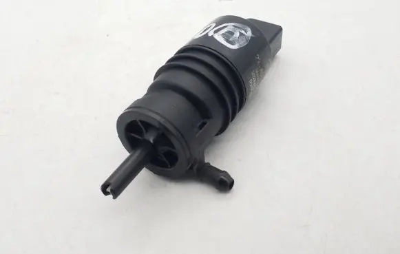 Mercedes-Benz C AMG W204 Windscreen/windshield washer pump 2218690121
