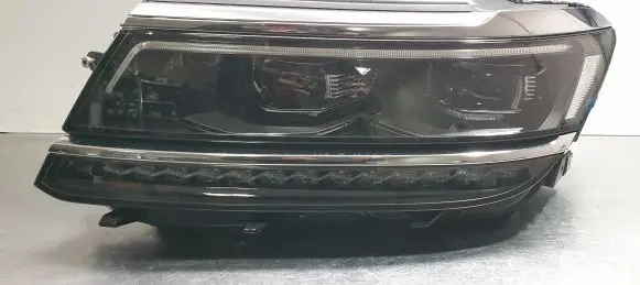 Volkswagen Tiguan Headlight/headlamp 5NB941113D