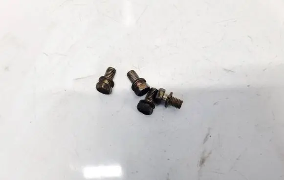 Toyota RAV 4 (XA20) Nuts/bolts 