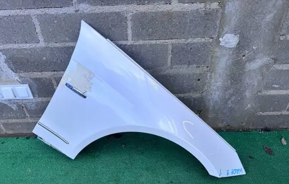 Mercedes-Benz E C207 W207 Fender 
