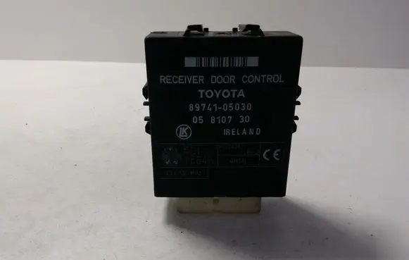Toyota Avensis T220 Door control unit/module 8974105030 05810730