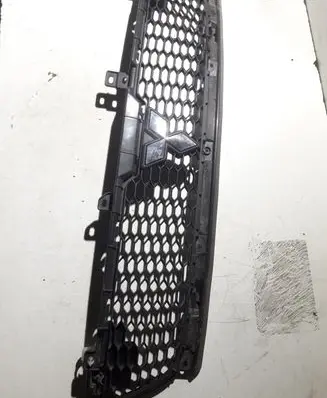 Mitsubishi Outlander Front bumper upper radiator grill 6402A198