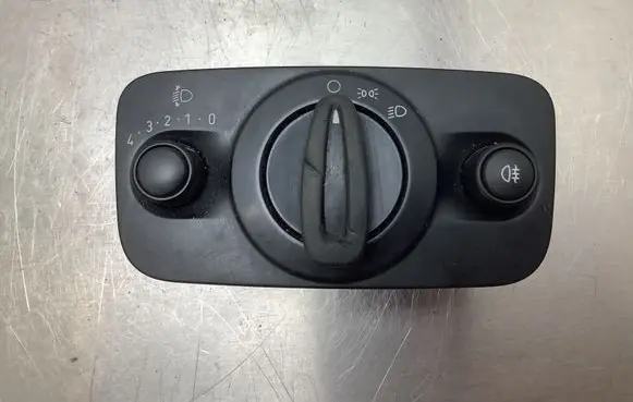 Ford Fiesta Light switch 10004133 8A6T13A024AB