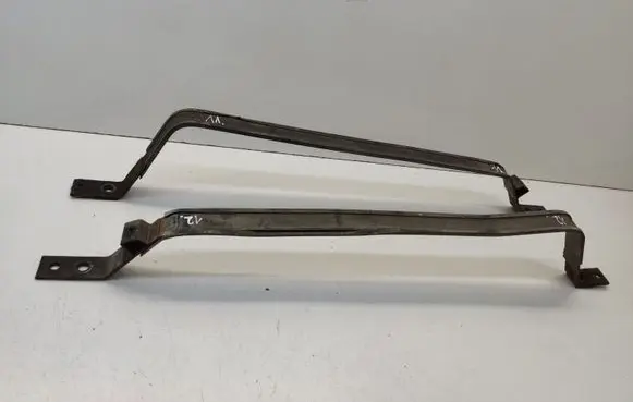Hyundai Tucson JM Fuel tank mounting bracket 