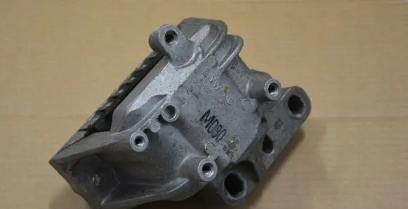 Volkswagen Scirocco Engine mount bracket 1K0199262CD