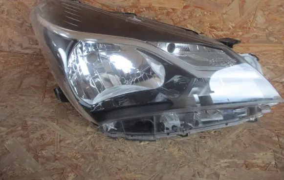 Toyota Yaris Headlight/headlamp
