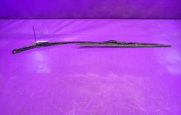 Volkswagen Transporter - Caravelle T4 Front wiper blade arm