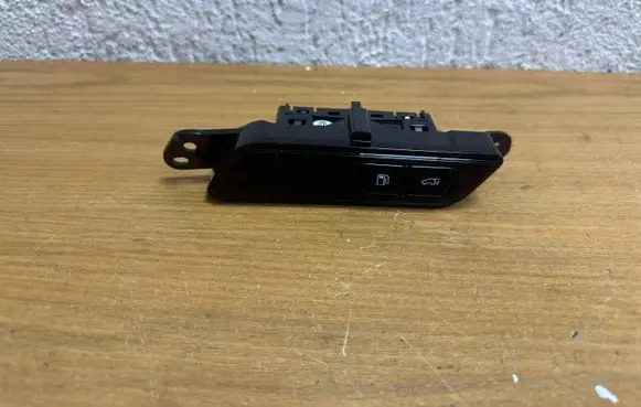 Tailgate opening switch