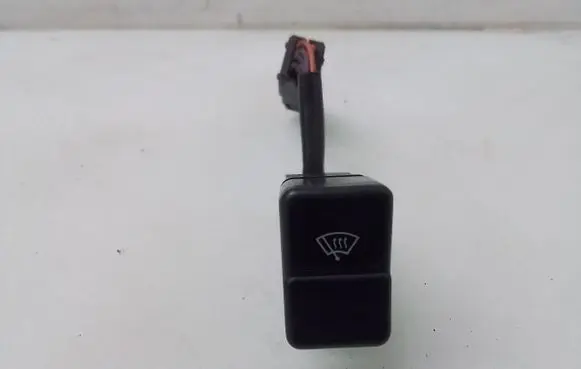 Subaru Forester SF Windscreen/window heater switch