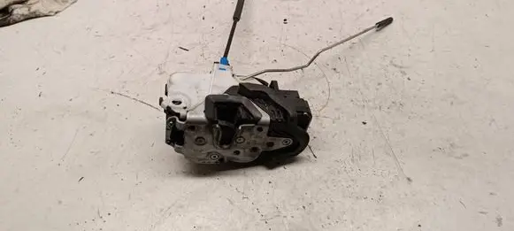 Opel Vivaro Front door lock A081876