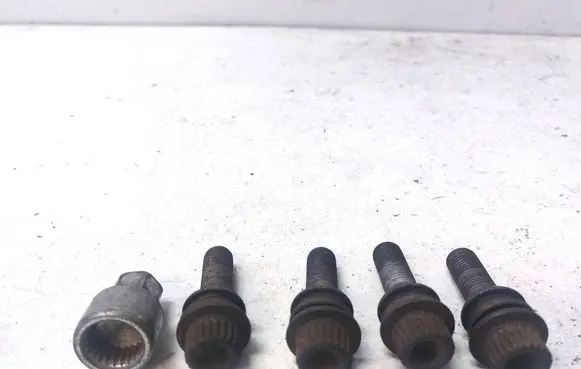 Mercedes-Benz E W212 Nuts/bolts 