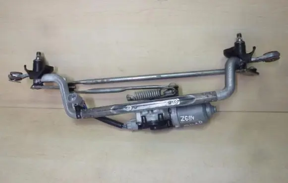 Toyota Verso Front wiper linkage Z684