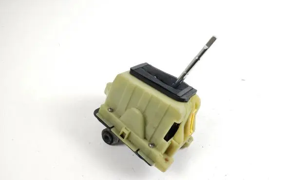 Mercedes-Benz C W204 Gear shifter/selector A2042677524