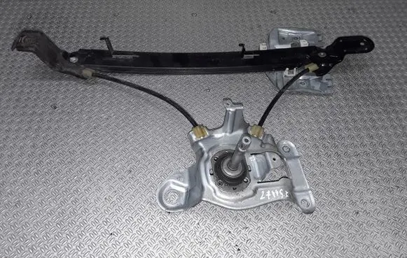 Rear door manual window regulator