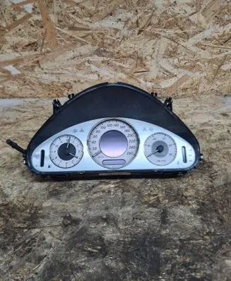 Mercedes-Benz E W211 Speedometer (instrument cluster) A2115405711 1100802501 017401