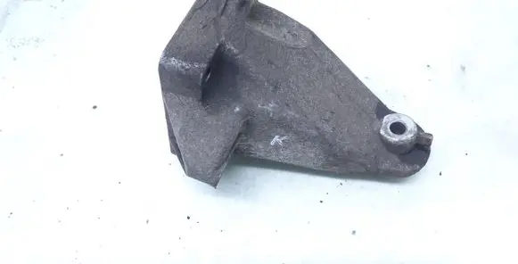Mercedes-Benz C W203 Engine mounting bracket A2712230904