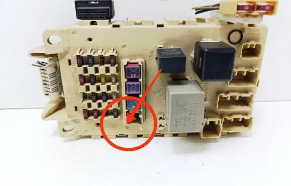 Toyota Yaris Fuse module