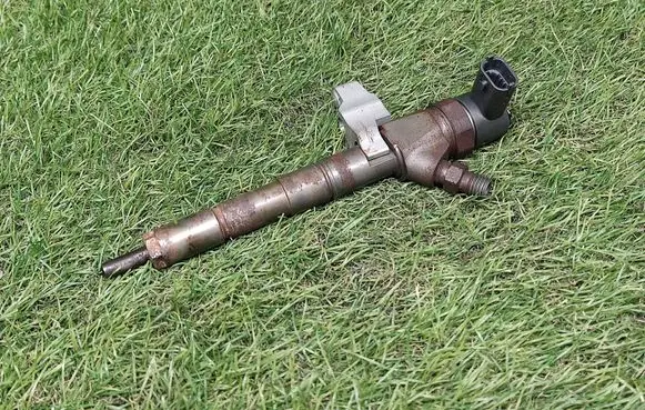 Opel Zafira C Fuel injector 55577668 0445110423