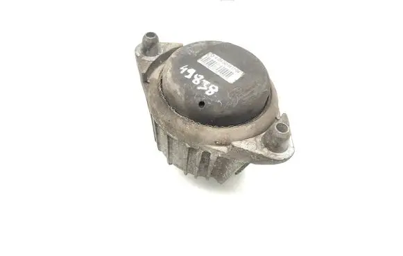 Mercedes-Benz C W204 Engine mount bracket A2042400517