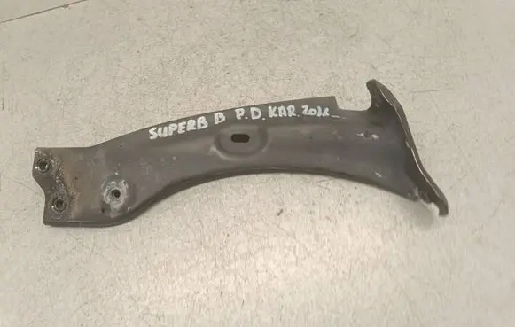 Skoda Superb B8 (3V) Fender mounting bracket