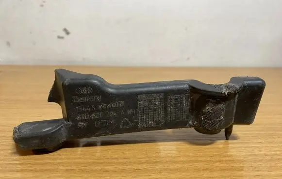 Audi A5 8T 8F Front bumper mounting bracket 8T0807284 C2230