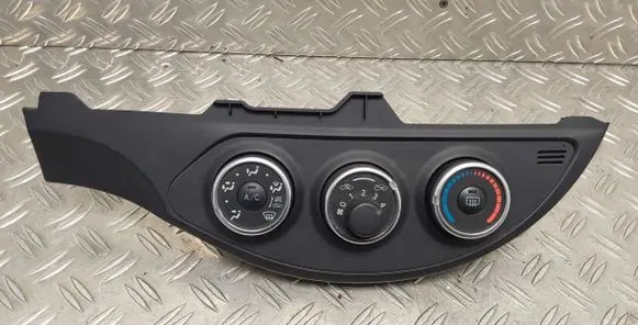 Toyota Yaris Climate control unit 554060D390