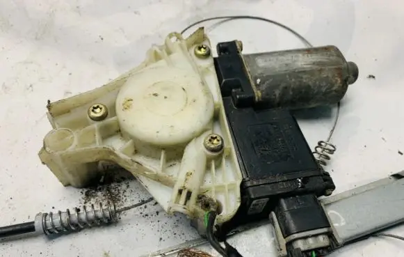 Mitsubishi Space Star Front door window regulator motor 0130821789