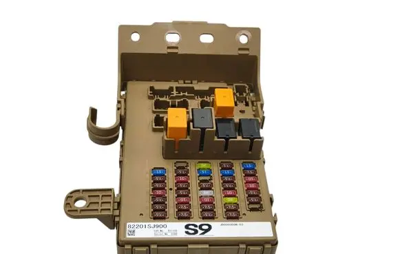 Subaru Forester SK Fuse module 82201SJ900