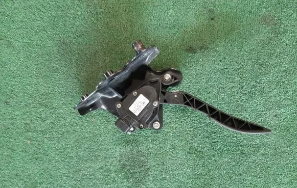 Nissan Murano Z51 Accelerator throttle pedal 180021AA0B 6PV00977200