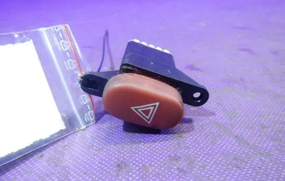 Renault Laguna I Hazard light switch 