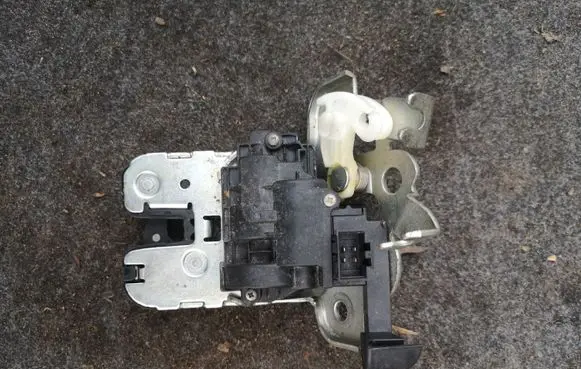 Audi A3 S3 8P Tailgate/trunk/boot lock/catch/latch 8K9827505A