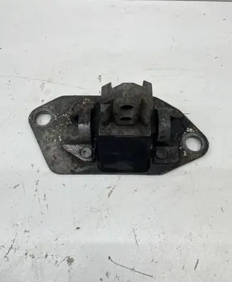 Volvo S60 Engine mount bracket 8624757