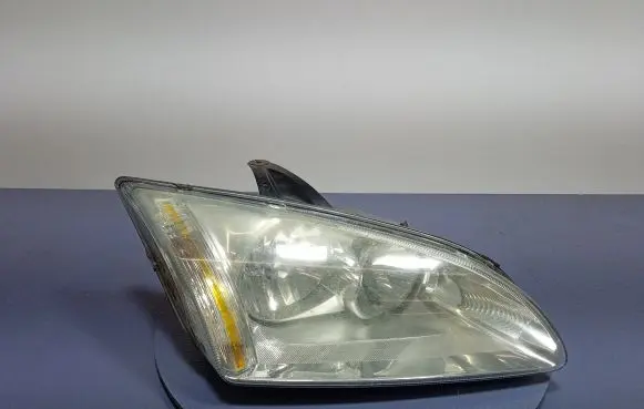 Ford Focus Headlight/headlamp 4M51-13W029-AF