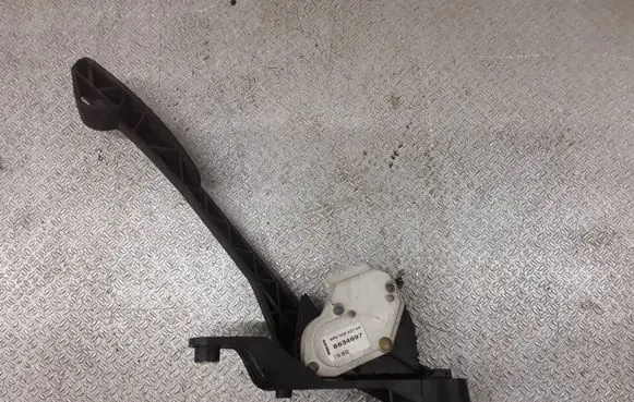 Volvo XC90 Accelerator throttle pedal 6PV00853704 8634697