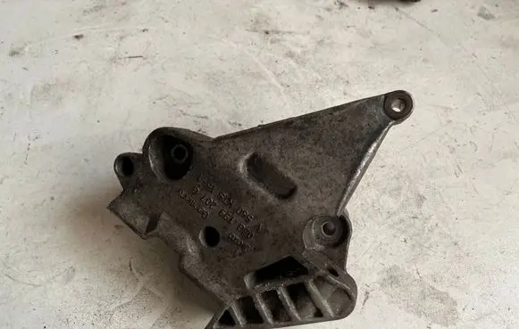Volkswagen PASSAT B6 Engine mounting bracket 03G199207G