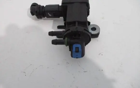 Ford Kuga II Turbo solenoid valve 9808206880 015184002