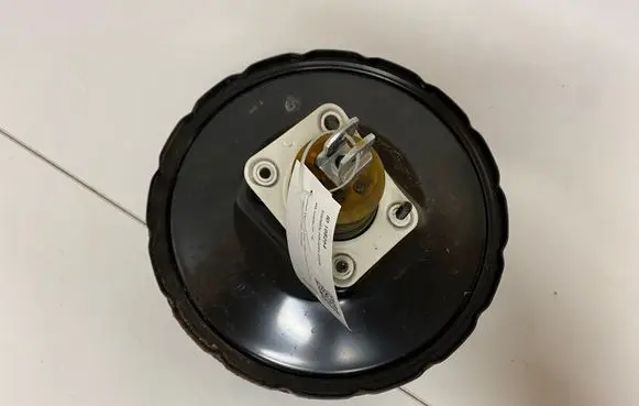 KIA Sorento Brake booster