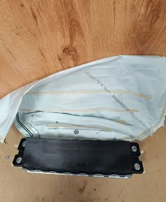Knee airbag