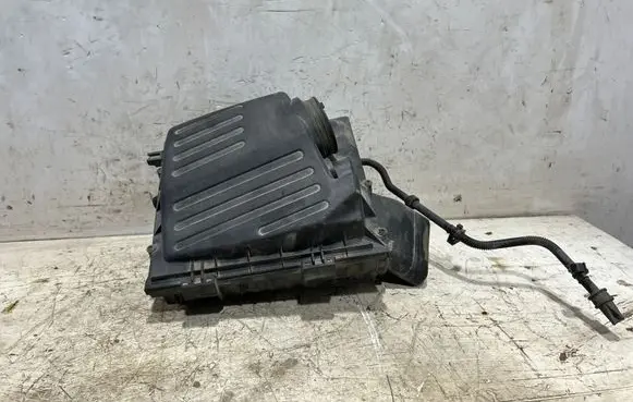 Opel Insignia A Air filter box 55560889