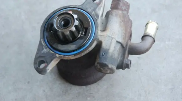 Toyota Land Cruiser (J150) Power steering pump