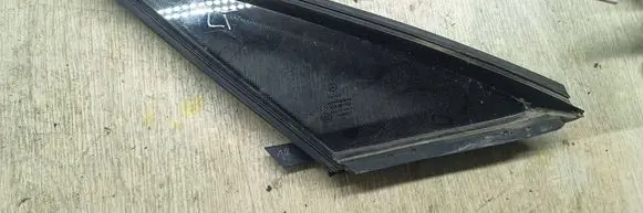Mercedes-Benz E C207 W207 Rear side window