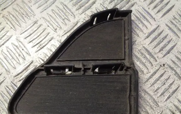 Nissan Pulsar Front bumper lower grill 622563ZL1A